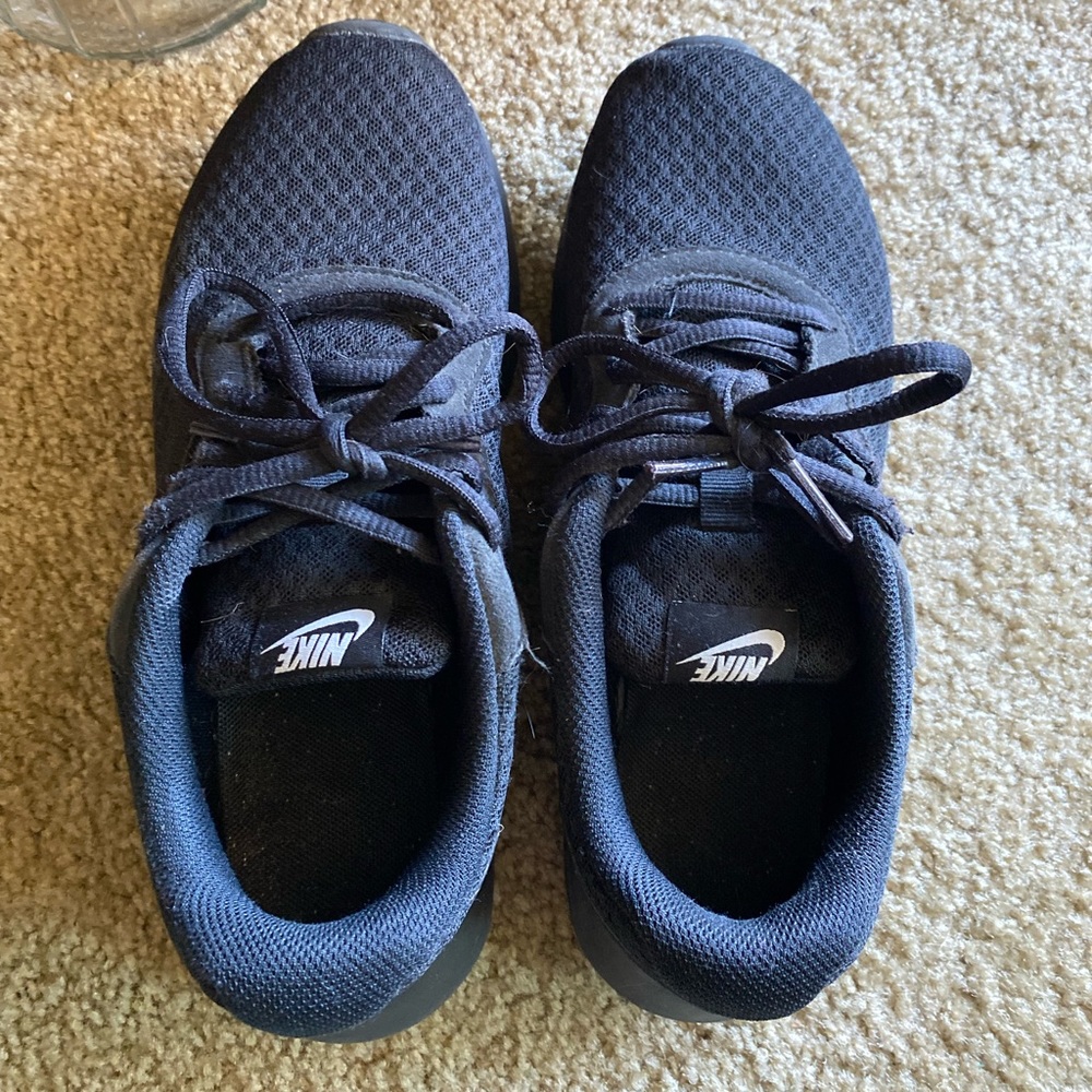 Women’s Nike Tanjun All Black Sneaker US7